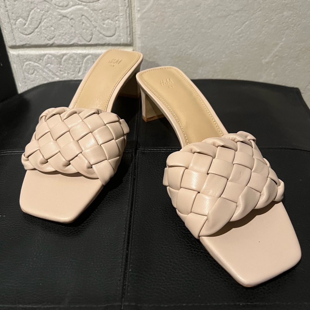 H&M beige braided kitten heel mule slip on sz 6.5  37